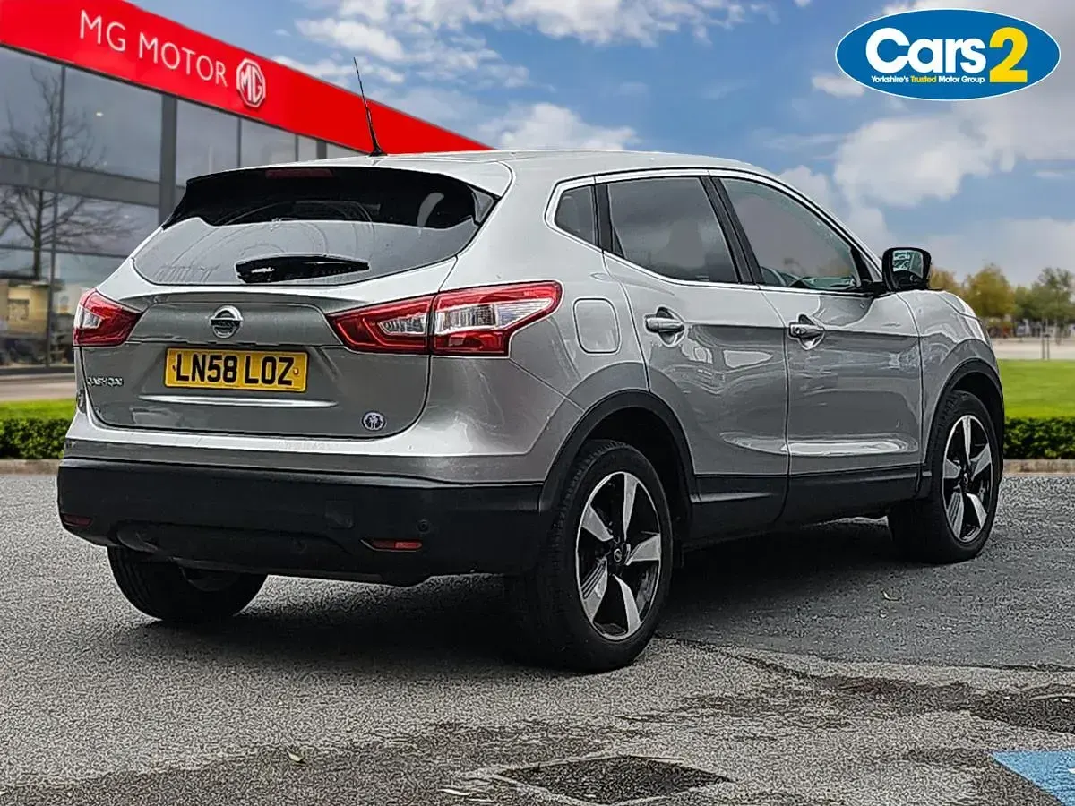 Used Nissan Qashqai N-TEC 115 HP (84 kW) 2015 Silver SUV