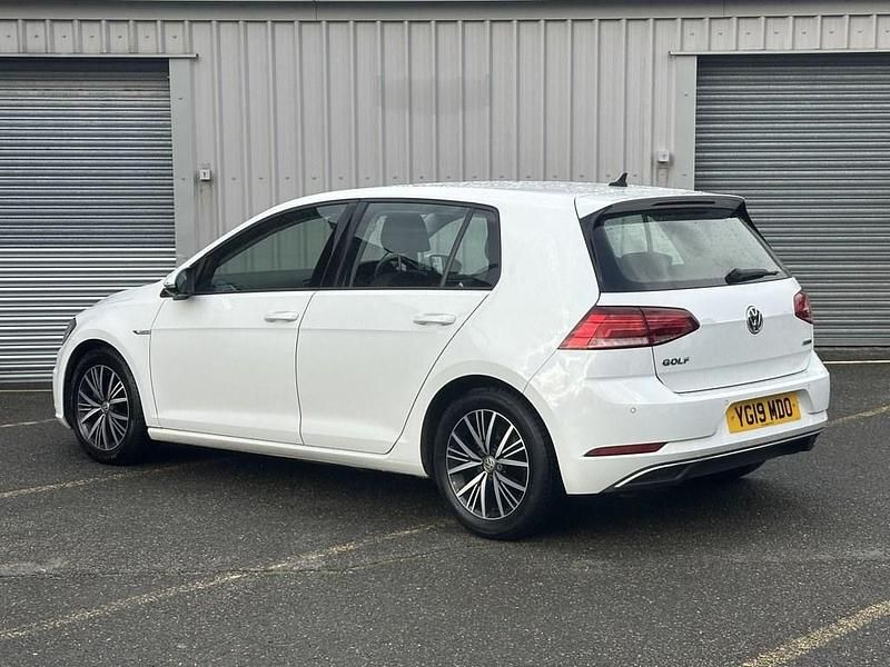Used VW Golf VII SE 130 HP (95 kW) 2019 White Hatchback