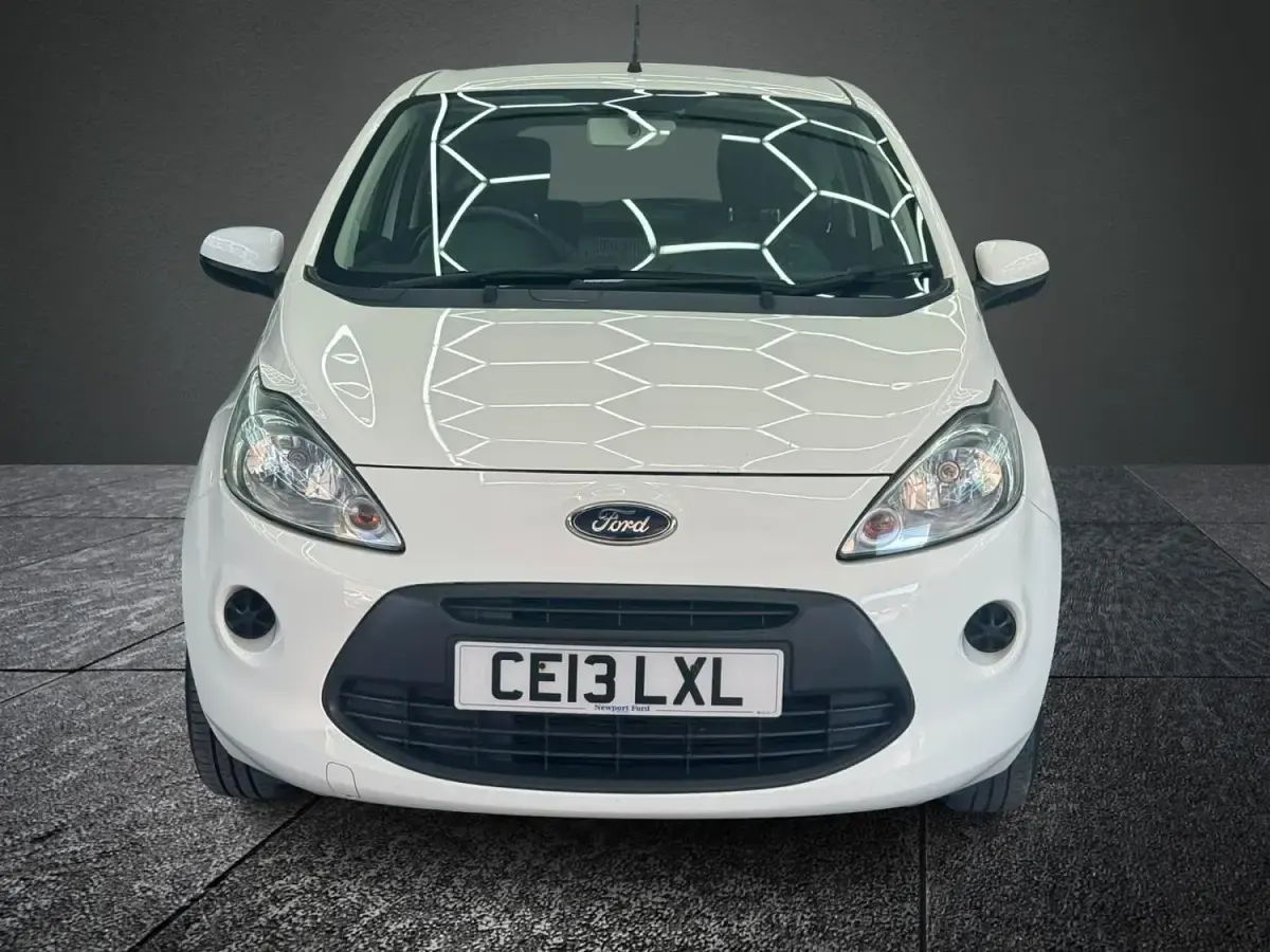 Used Ford Ka 69 HP (50 kW) 2013 White Hatchback