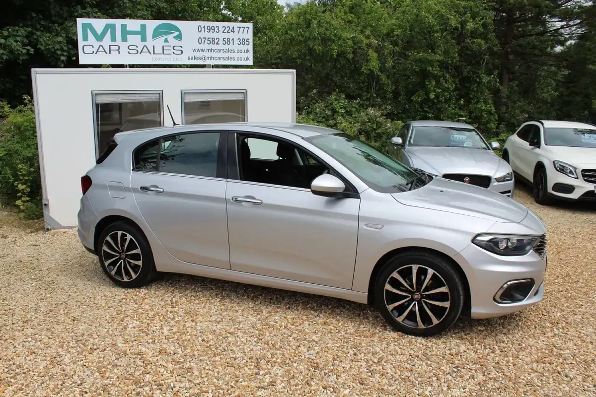 Used Fiat Tipo Lounge 95 HP (69 kW) 2017 Silver Hatchback