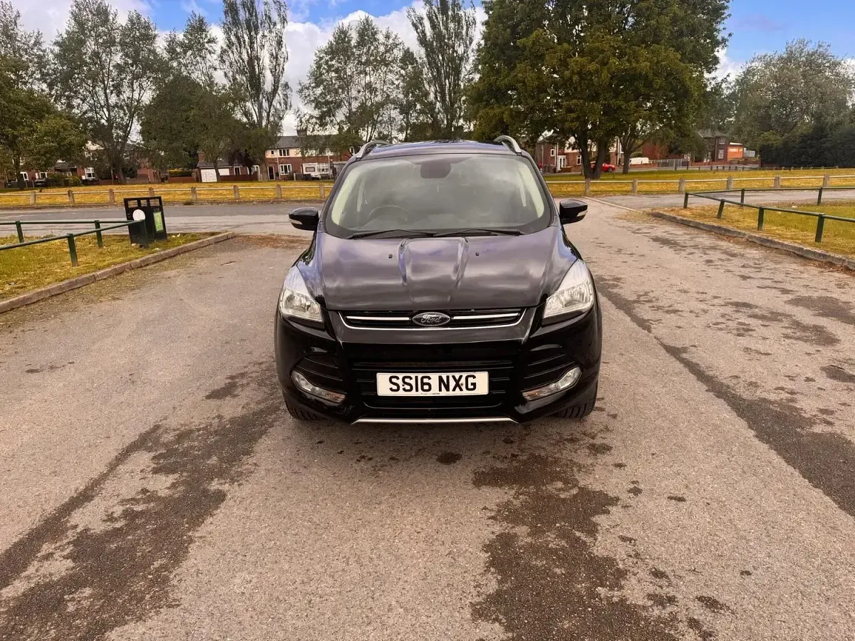 Usado Ford Kuga Titanium 180 CV (132 kW) 2016 Negro SUV