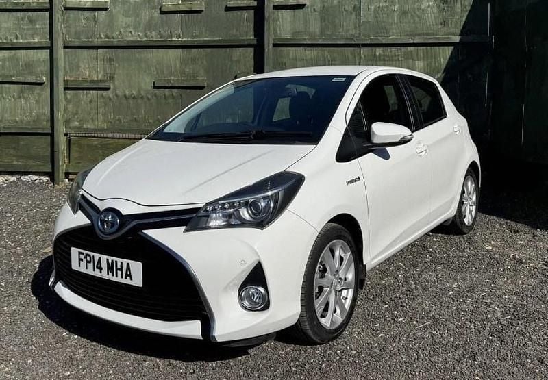 Used Toyota Yaris Hybrid 2014 White Hatchback
