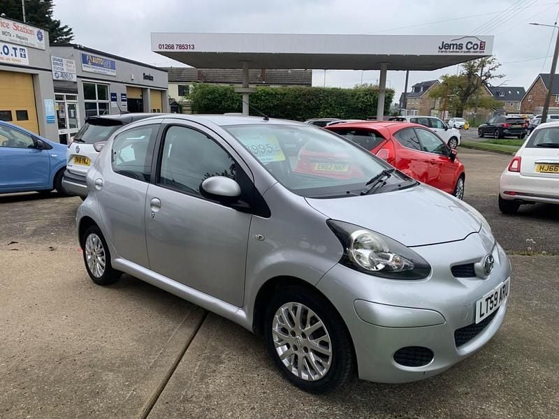 Silver Used 2009 Toyota Aygo Platinum Hatchback | £3,990 (A bit pricey) - Image 1/4