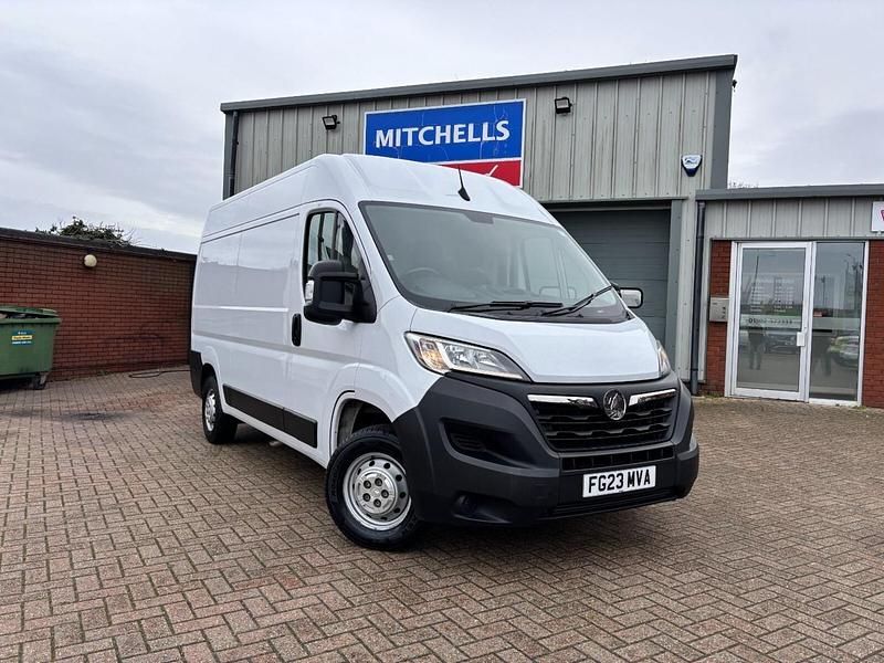 Used Vauxhall Movano Edition 140 HP (102 kW) 2023 White MPV