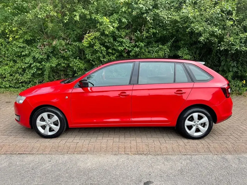 Used Skoda Rapid SE 105 HP (77 kW) 2014 Red Hatchback