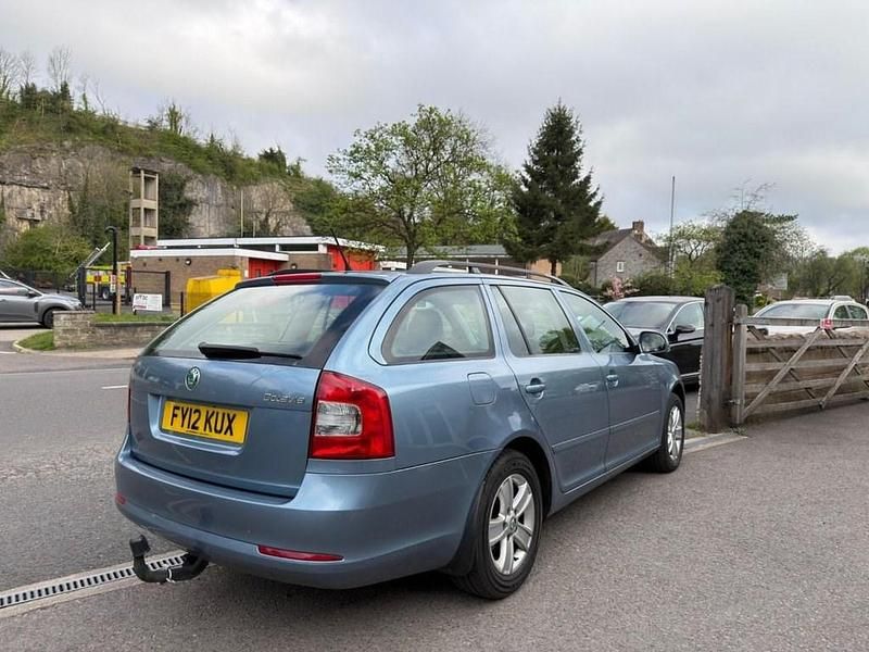 Usado Skoda Octavia SE 105 HP (77 kW) 2012 Cinzento Carrinha