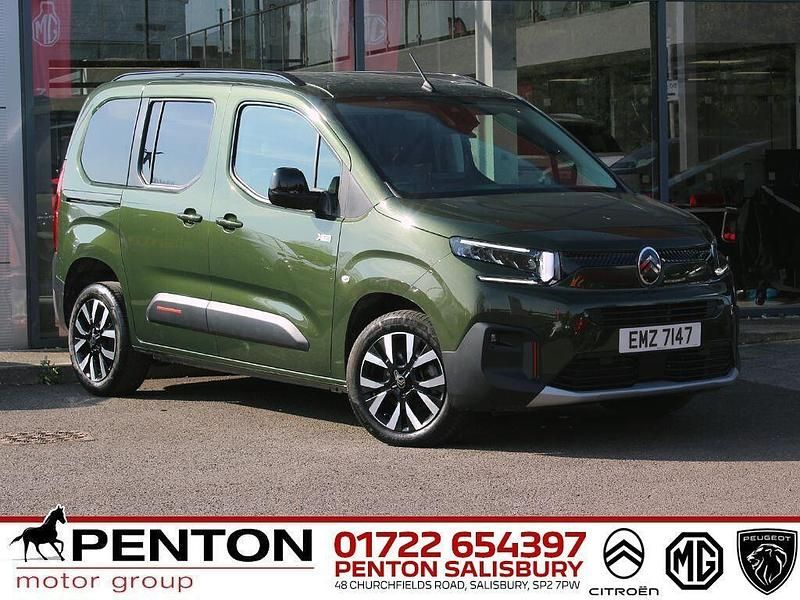 Used Citroën Berlingo 130 HP (95 kW) 2024 Green MPV