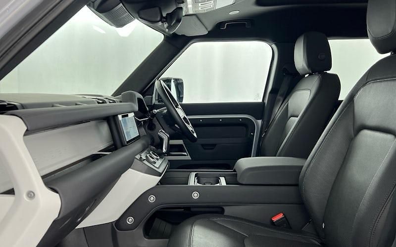 Used Land Rover Defender SE Dynamic 404 HP (297 kW) 2023 SUV