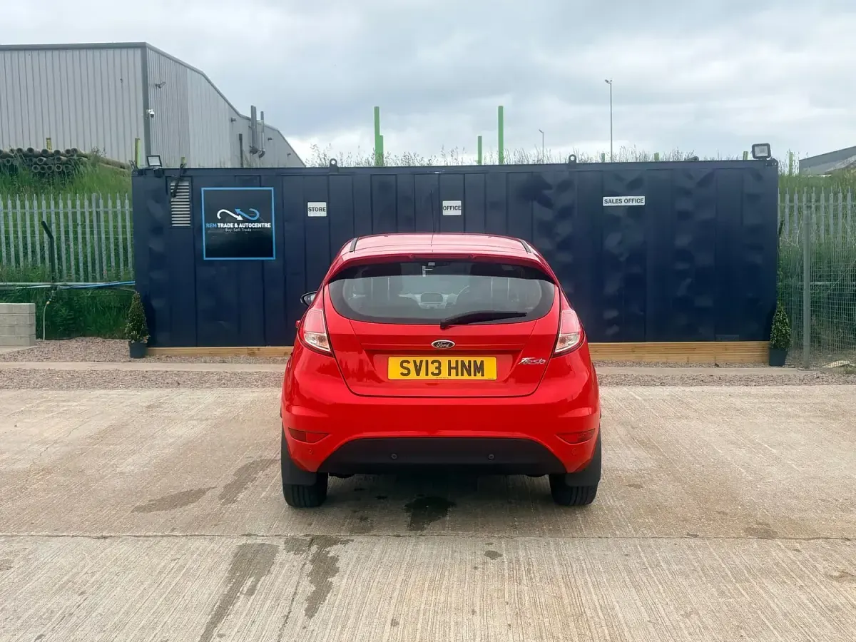 Used Ford Fiesta Style 60 HP (44 kW) 2013 Red Hatchback