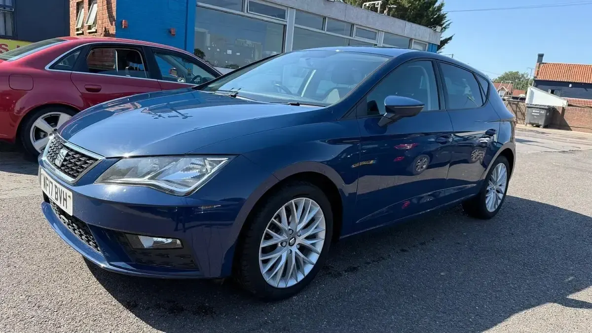 Used Seat Leon SE Dynamic 110 HP (80 kW) 2017 Blue Hatchback