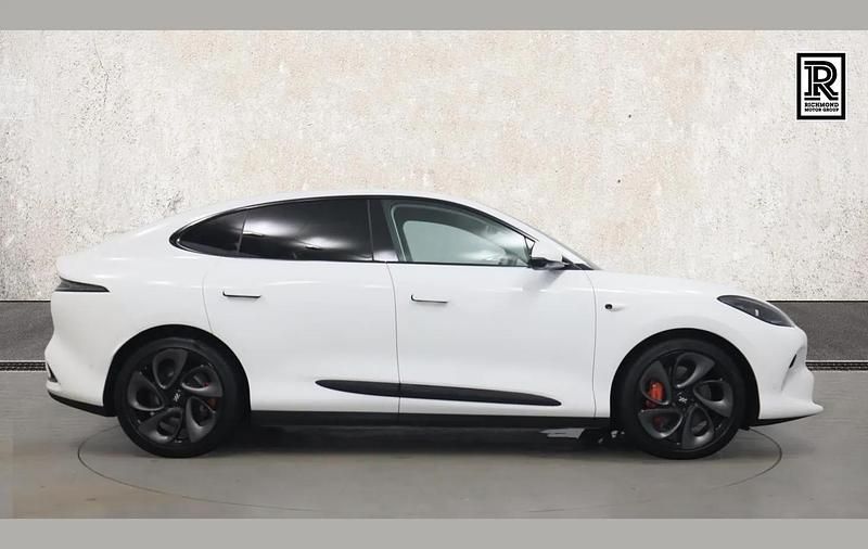 Usado MG IM6 553 kW (752 HP) 2025 Branco SUV