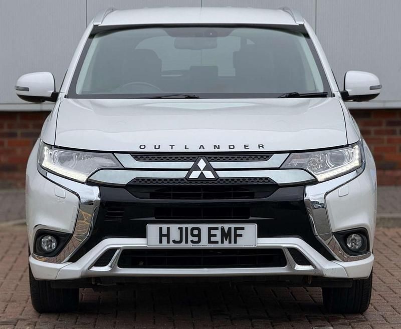 Used Mitsubishi Outlander P-HEV 2019 White SUV