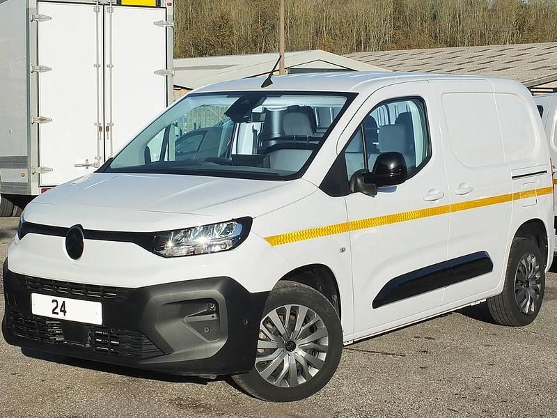 Begagnad Citroën Berlingo 100 HK (73 kW) 2024 Vit Minibuss