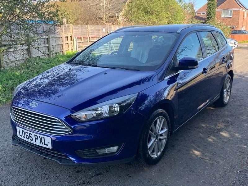 Used Ford Focus Zetec 125 HP (91 kW) 2017 Blue Estate