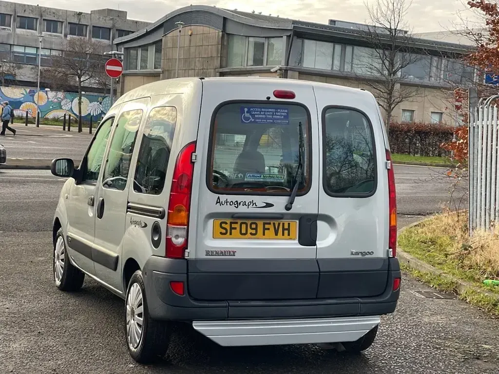 Gebraucht Renault Kangoo Authentique 95 PS (69 kW) 2009 Grau Van / Kleinbus