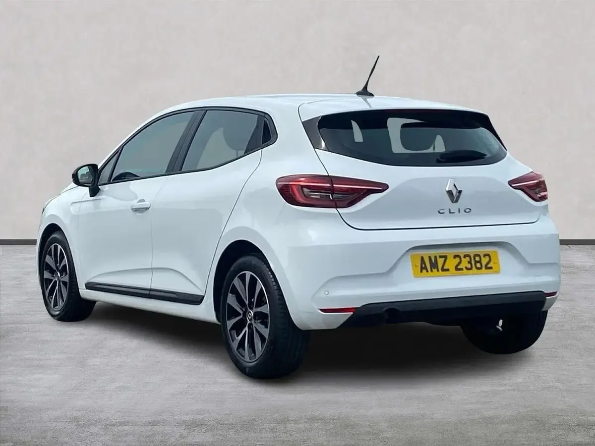 Used Renault Clio Evolution 90 HP (66 kW) 2023 White Hatchback