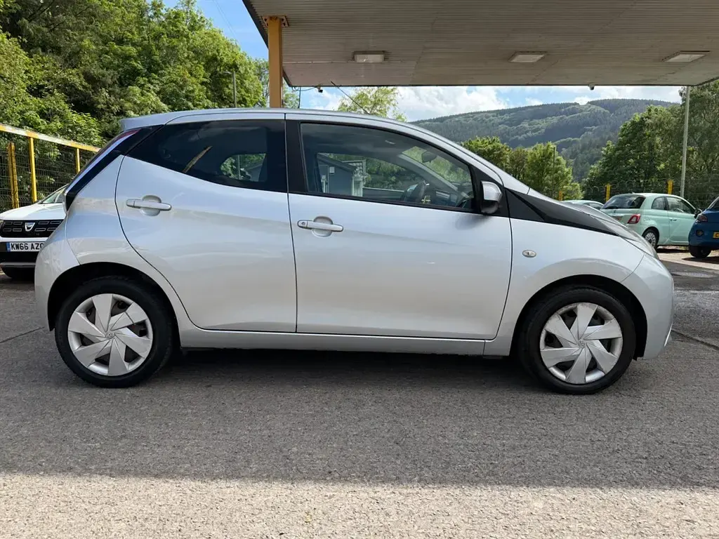 Used Toyota Aygo X-play 69 HP (50 kW) 2015 Silver Hatchback