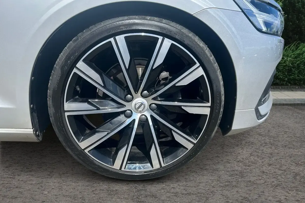 Usado Volvo V60 Inscription 190 CV (139 kW) 2020 Plateado Familiar