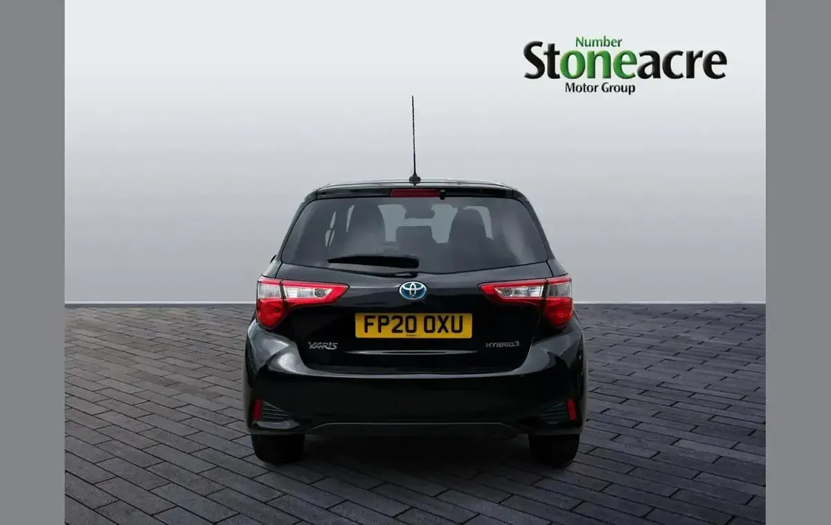 Second-hand Toyota Yaris Hybrid 99 CP (72 kW) 2020 Negru Hatchback