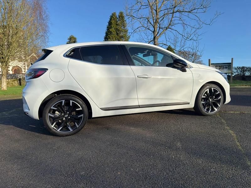 New Renault Clio V Techno 2025 White Hatchback
