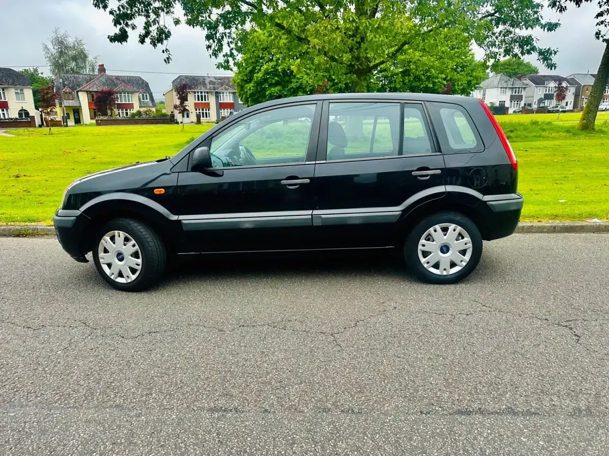 Używany Ford Fusion Style 68 KM (50 kW) 2010 Czarny Hatchback