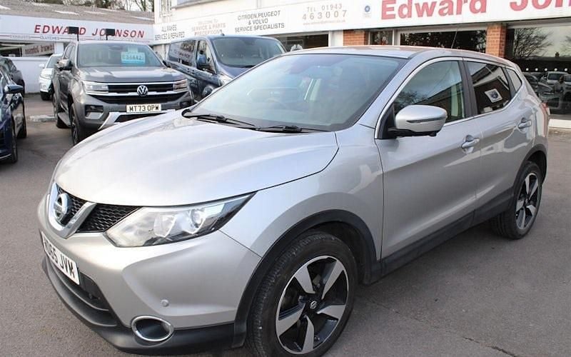 Used Nissan Qashqai N-TEC 110 HP (80 kW) 2015 Silver SUV