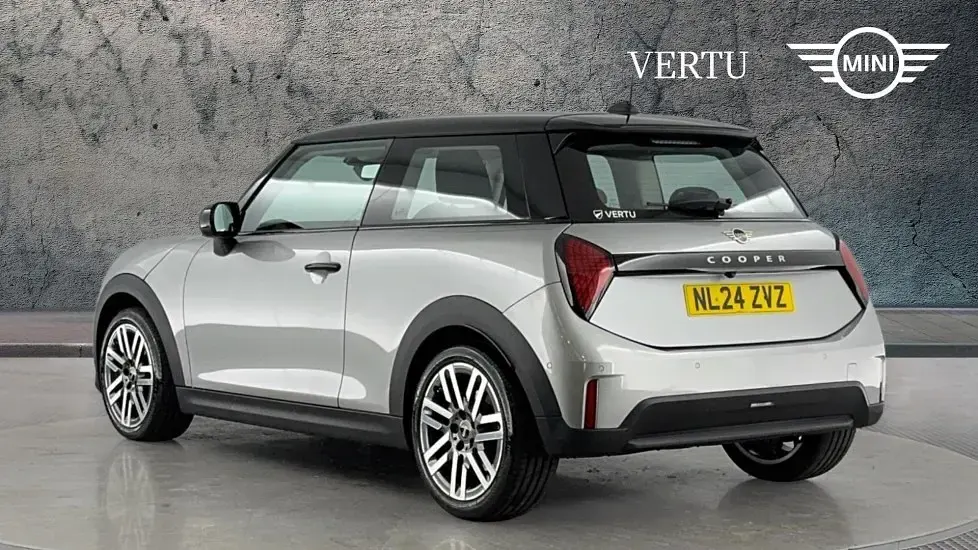 Gebraucht Mini Cooper Hatch 154 PS (113 kW) 2024 Silber Kleinwagen