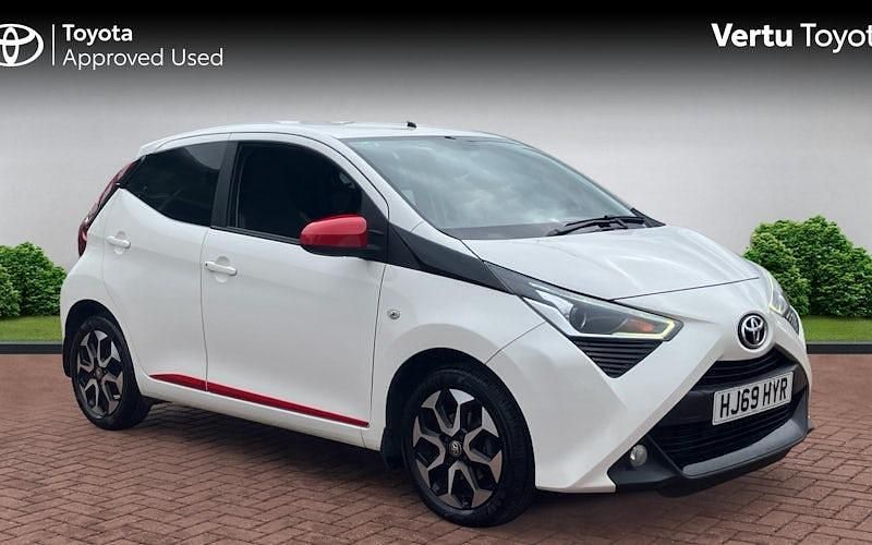 Used Toyota Aygo Trend 72 HP (52 kW) 2019 White Hatchback