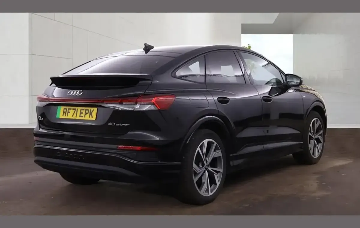 Gebraucht Audi Q4 e-tron Comfort 147 kW (200 PS) 2022 Schwarz SUV