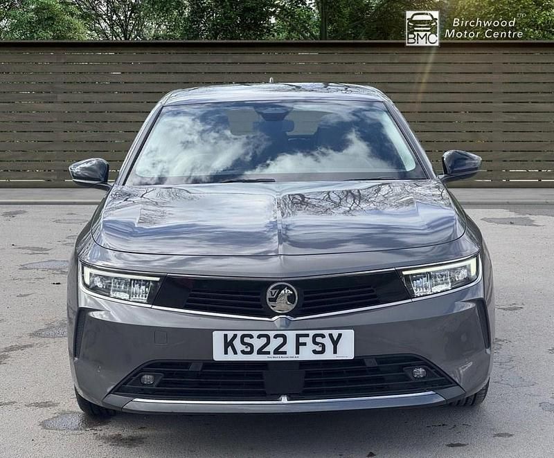 Second-hand Vauxhall Astra Design Edition 110 CP (80 kW) 2022 Gri Hatchback