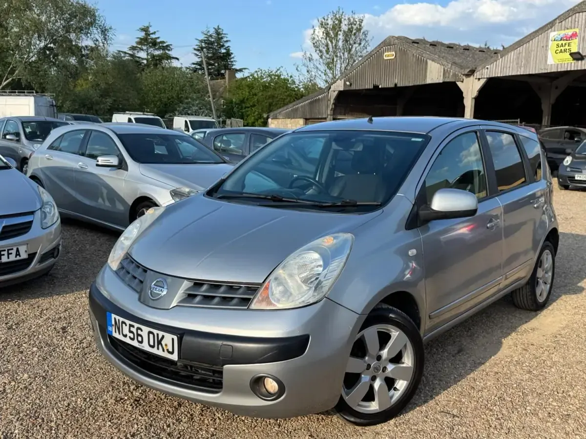 Begagnad Nissan Note 110 HK (80 kW) 2007 Silver Halvkombi