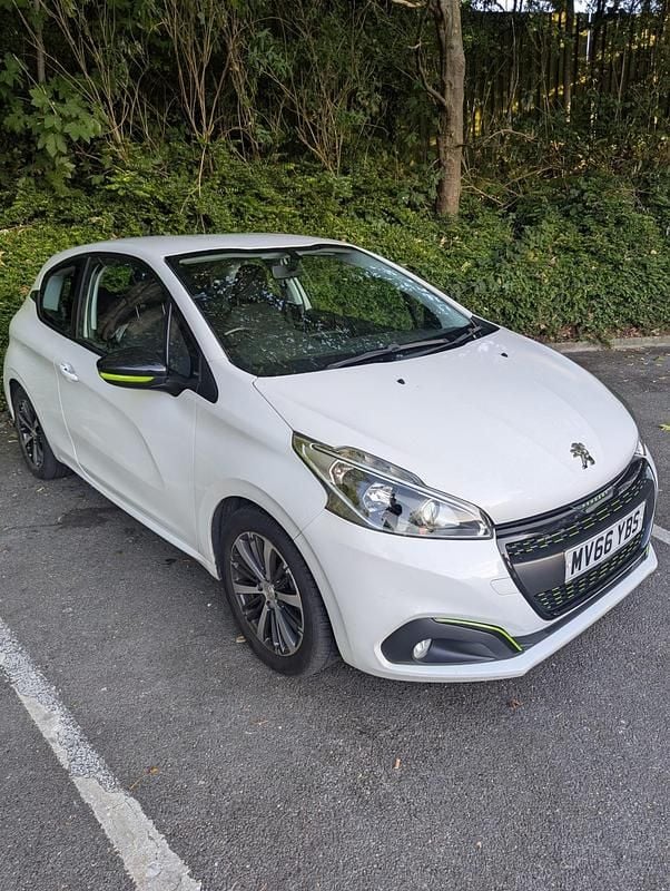 Used Peugeot 208 Active 2016 White Hatchback