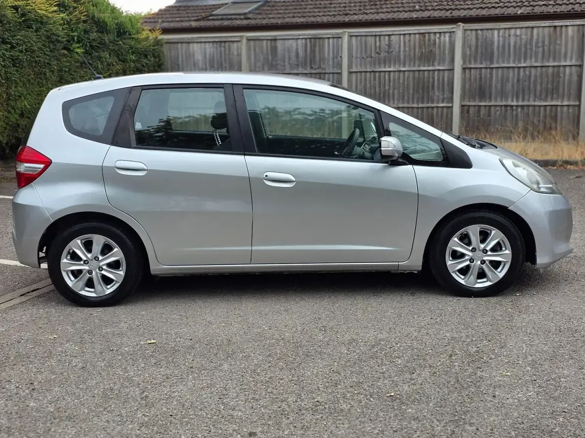 Used Honda Jazz ES 2011 Silver Hatchback