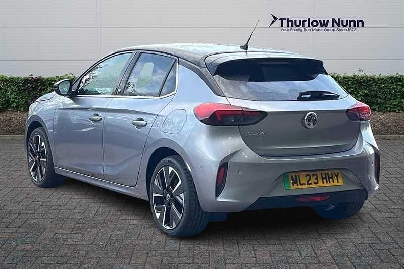 Begagnad Vauxhall Corsa-e Ultimate 100 kW (136 HK) 2023 Grå Halvkombi