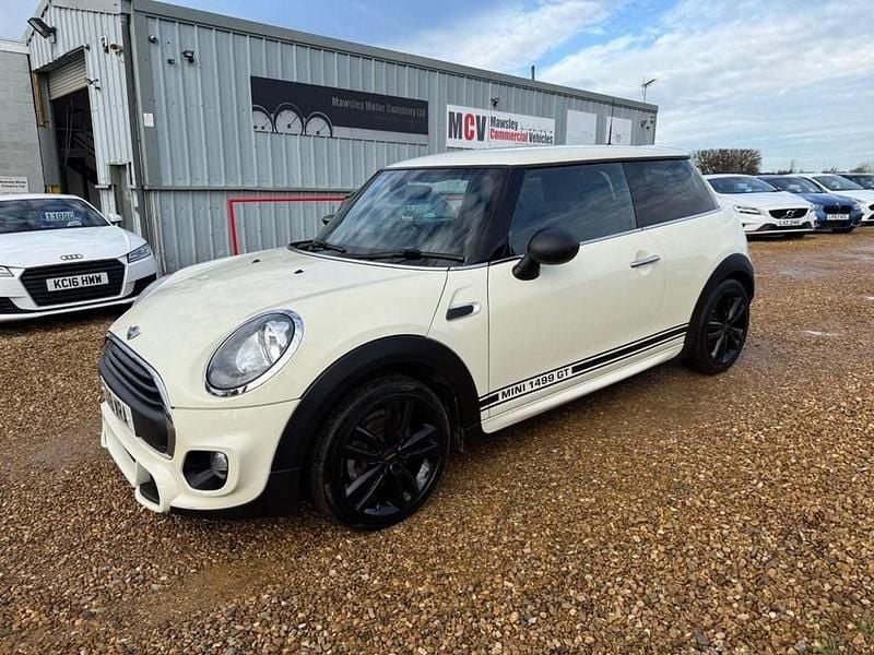 Used Mini ONE Hatch 102 HP (75 kW) 2018 White Hatchback