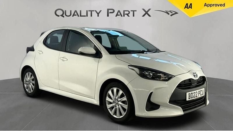 White Used 2022 Toyota Yaris Hybrid Hatchback | £11,900 (Good price) - Image 1/4