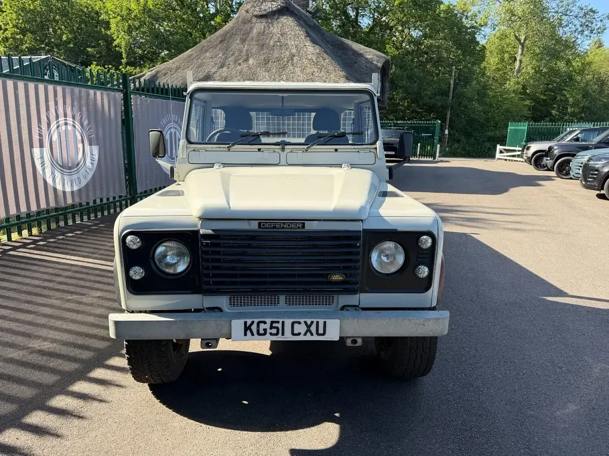 Used Land Rover Defender 90 HP (66 kW) 2001 Cream Cabriolet