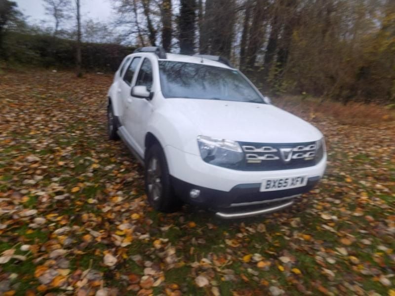 Used Dacia Duster Lauréate 110 HP (80 kW) 2015 White SUV