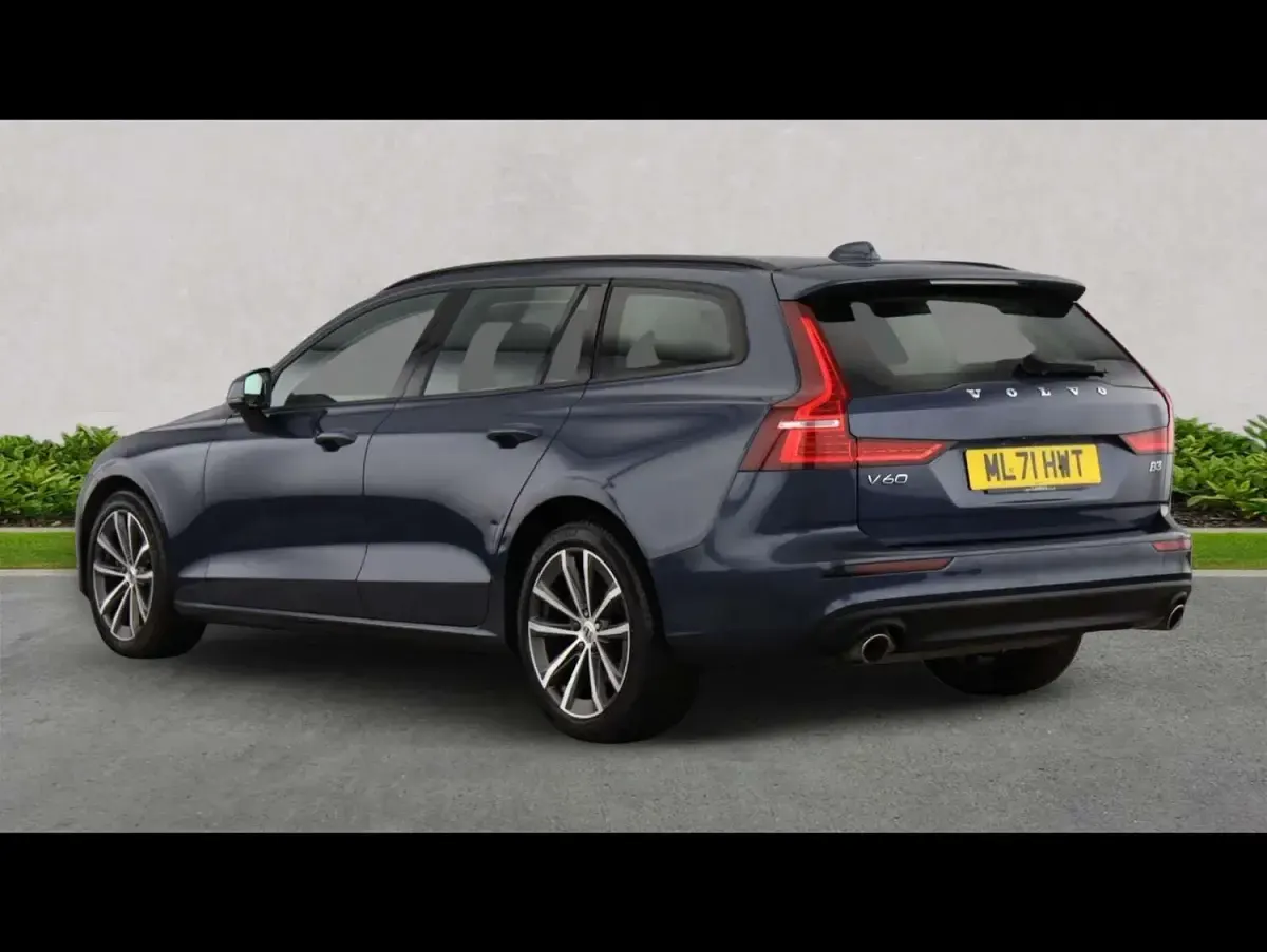 Used Volvo V60 Momentum 2021 Blue Estate