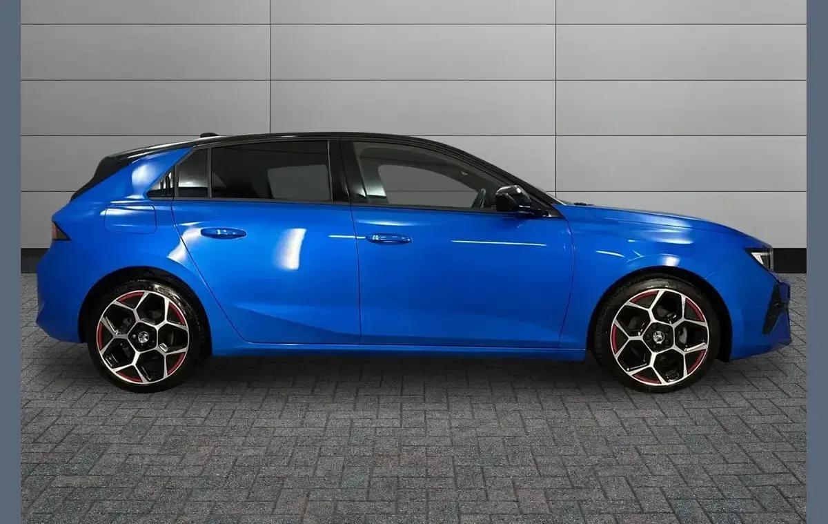 Used Vauxhall Astra GS Line 128 HP (94 kW) 2022 Blue Hatchback