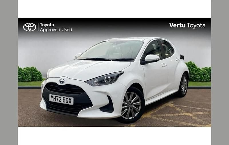 Used Toyota Yaris Hybrid 116 HP (85 kW) 2022 White Hatchback