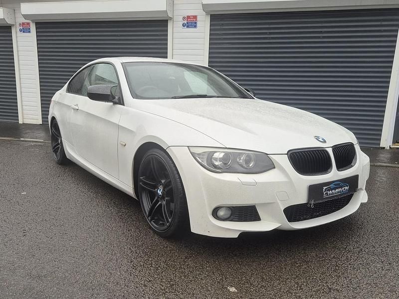 Used BMW 318 Sport Line 2012 White Coupe