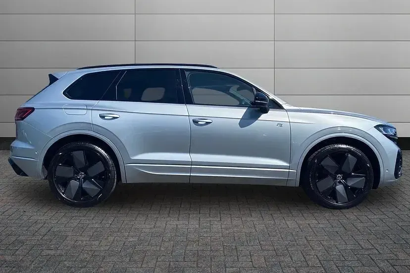 Used VW Touareg Black Edition 286 HP (210 kW) 2026 Oyster silver SUV