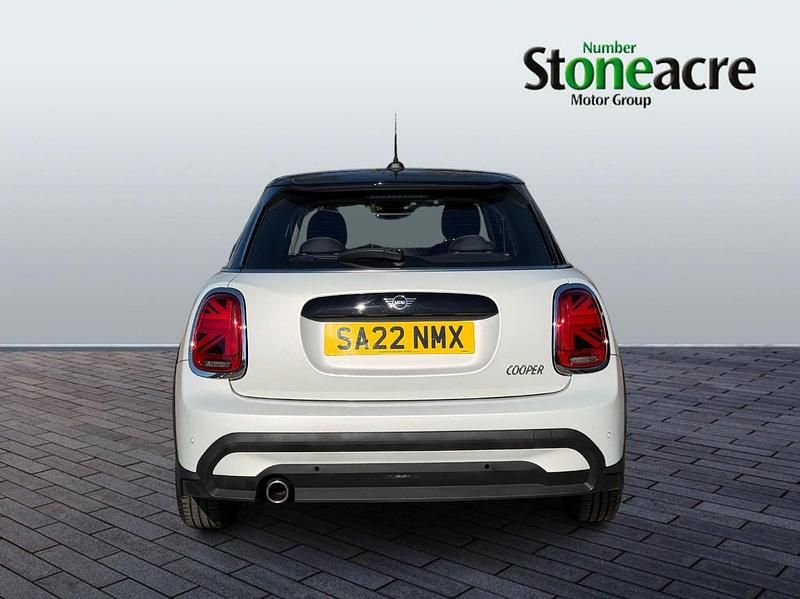 Used Mini Cooper Classic 134 HP (98 kW) 2022 Silver Hatchback