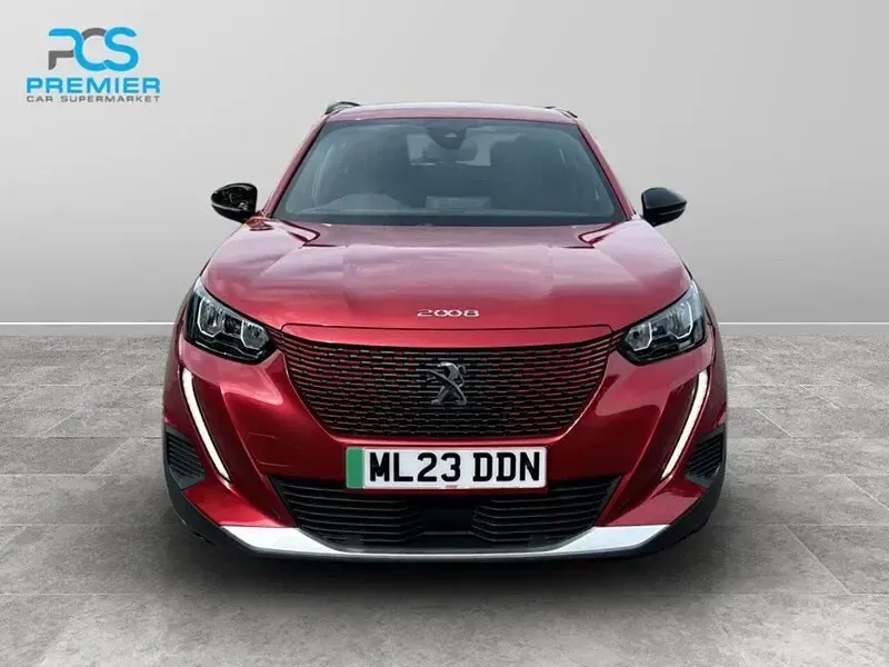 Usado Peugeot 2008 Active+ 100 kW (136 CV) 2023 Rojo SUV