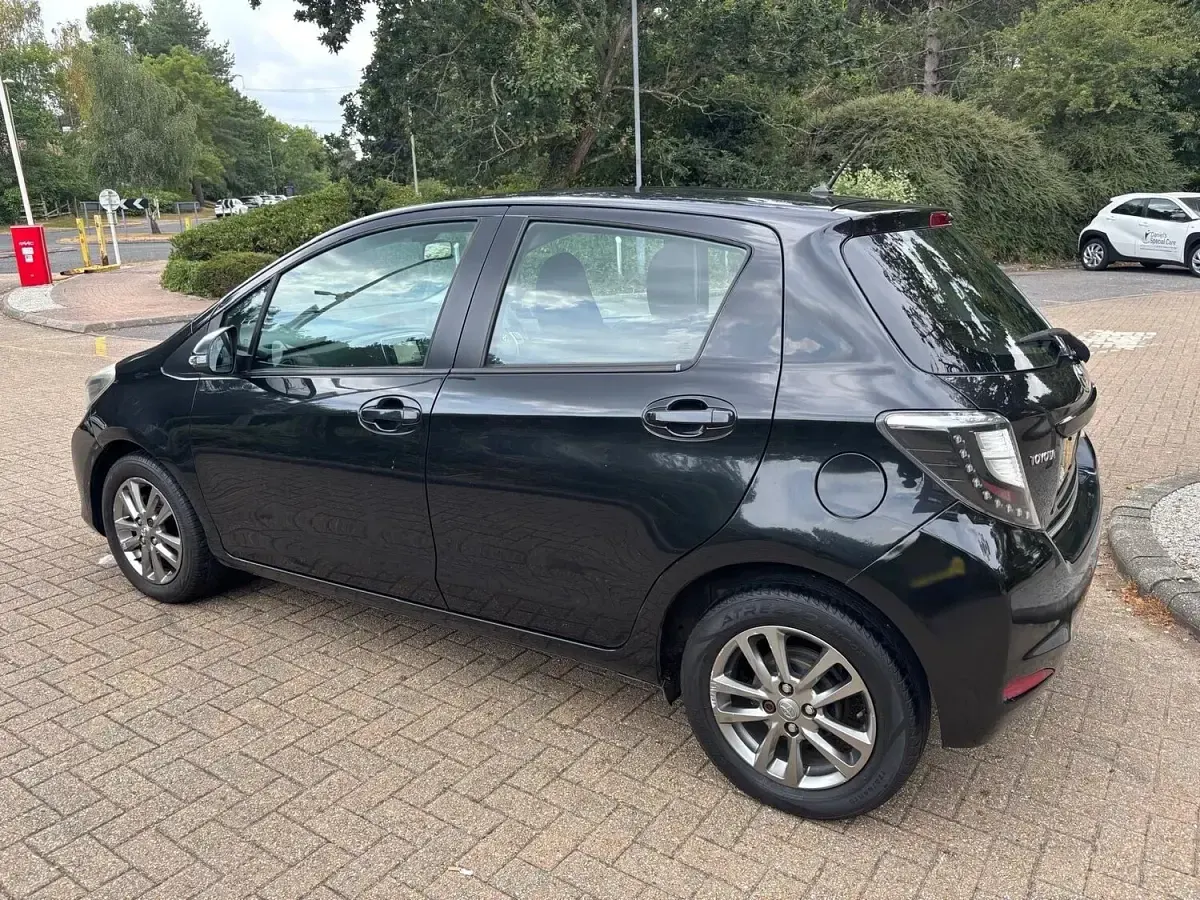 Used Toyota Yaris 2014 Black Hatchback