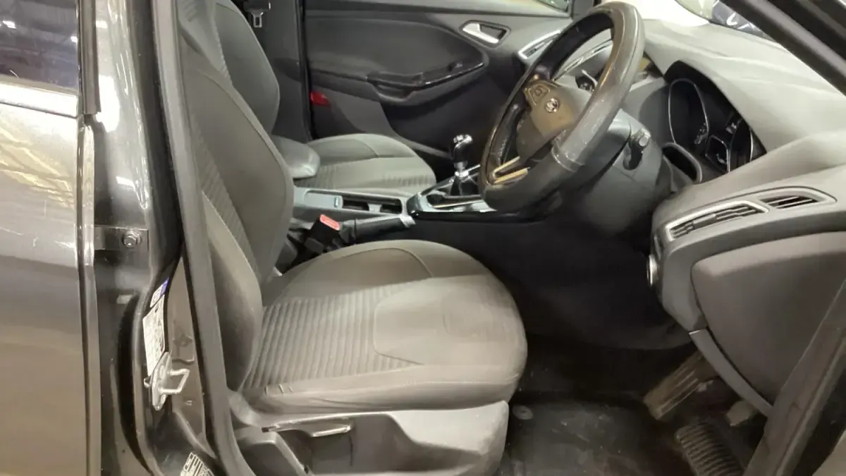 Used Ford Focus Titanium 125 HP (91 kW) 2015 Grey Hatchback