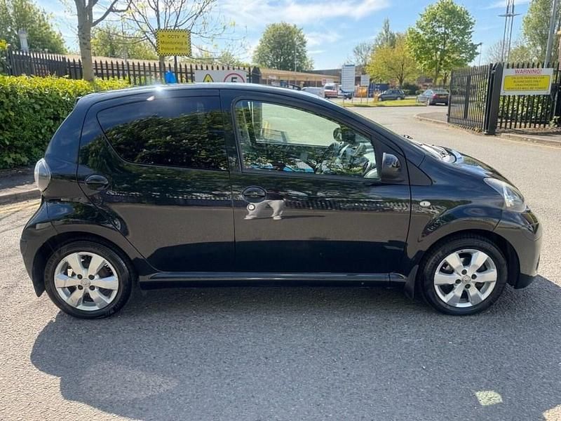 Used Toyota Aygo 67 HP (49 kW) 2013 Black Hatchback