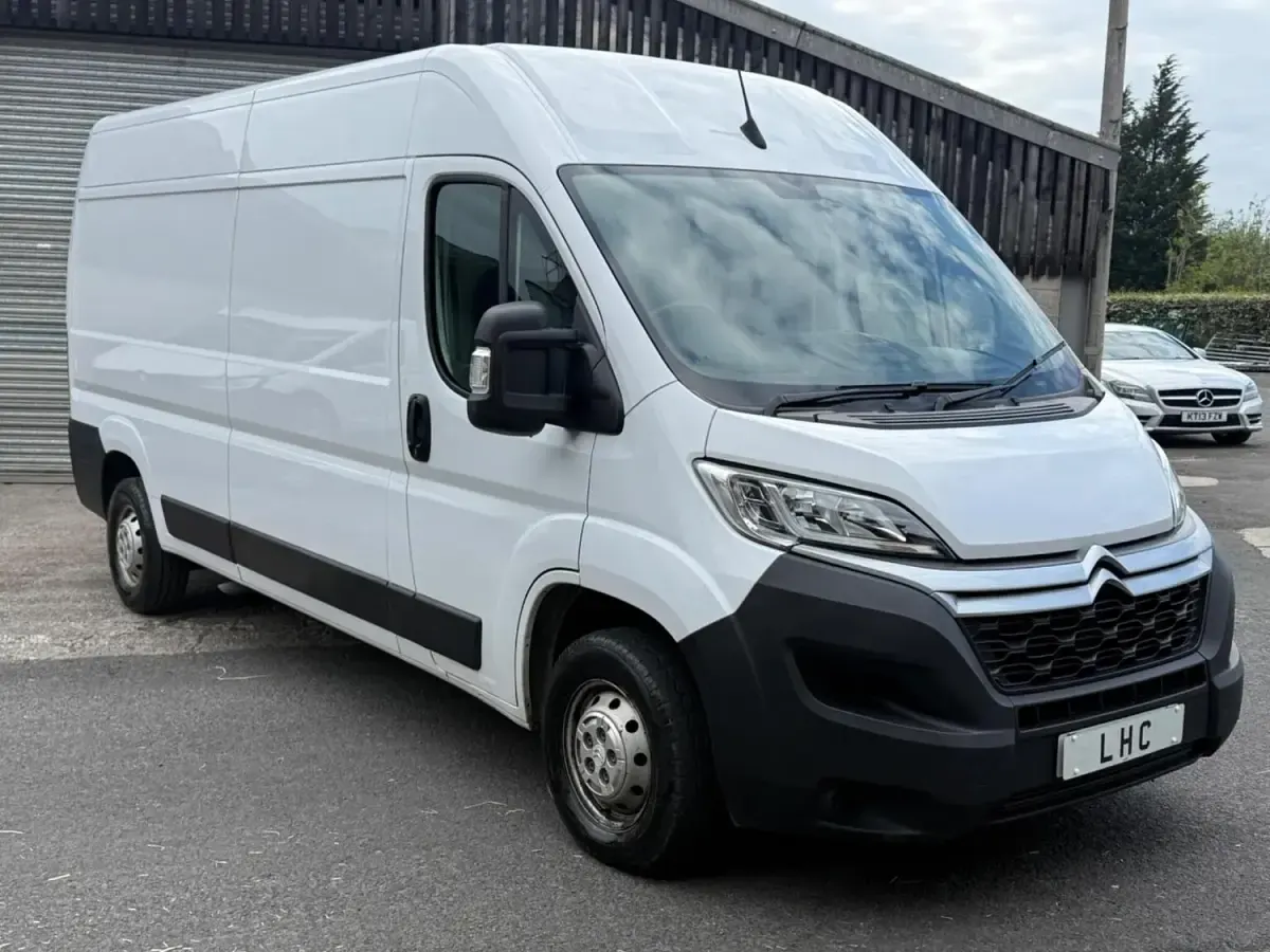 Usado Citroën Relay 140 HP (102 kW) 2023 Branco Van