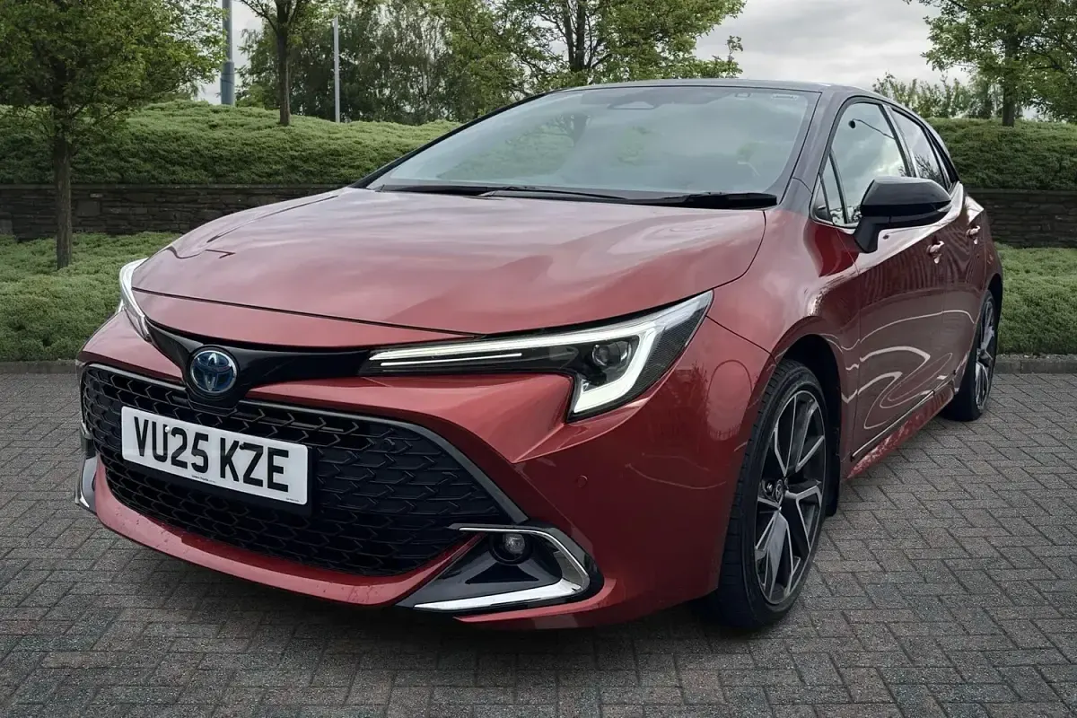 Used Toyota Corolla 196 HP (144 kW) 2025 Bronze Hatchback